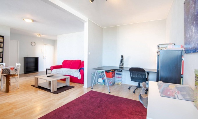 Saint-Pierre-des-Corps Apartment | Accessible Retreat: Apartment La voie lactée with Spa & Breakfast