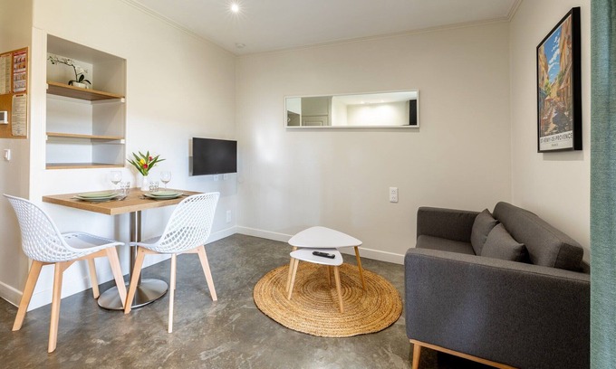 St.-Remy-de-Provence Apartment | Relaxing Apartment with Garden View and Pool Access