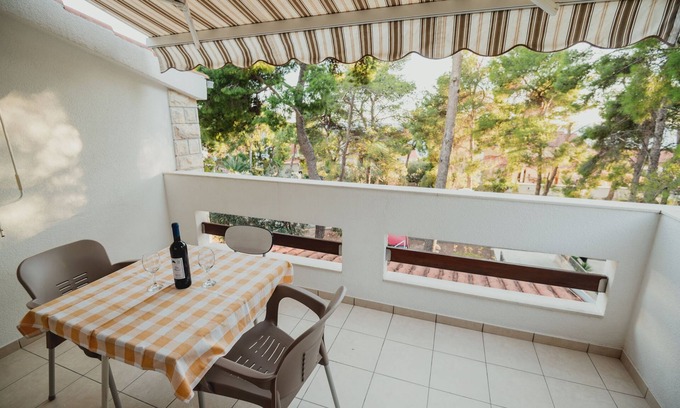 Ivan Dolac Apartment | Pet-Friendly Apartments Antun with Ocean Views in Ivan Dolac