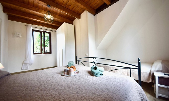 Santo Stefano di Magra Apartment | Apartment 'Casa Di Greta E Francesca 3' with Shared Garden, Wi-Fi and Air Conditioning