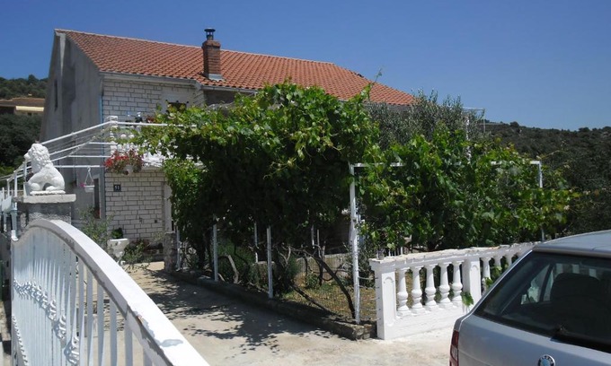 Bilice Apartment | Pet-Friendly Apartments Zara with Top Amenities and High Ratings