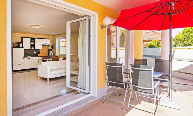 Heringsdorf Apartment | Elegant Villa Europa Apartment with Oceanfront Pool Access