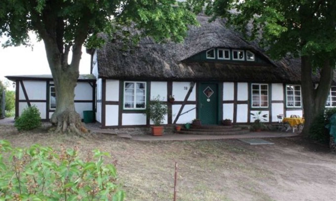 Muritz Apartment | Cozy Apartment 1 at Landhaus Damerow - Pet & Child Friendly