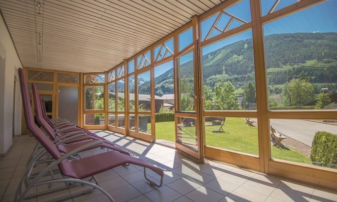 Bad Gastein Apartment | Cozy Apartment 1 for 4 with Ocean View & Spa Access