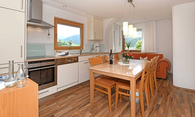 Au Apartment | Cozy Apartment 1 with Balcony - House Rosi, Rated 9.6/10