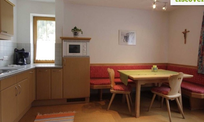 Feichten Apartment | Cozy Apartment 105 at Haus Alpina with Kitchen & Breakfast