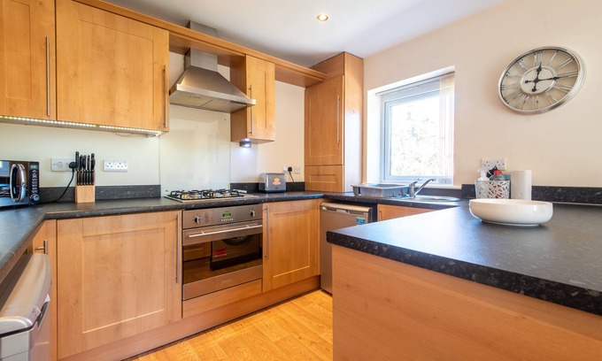 Worksop Apartment | Unforgettable Stay at Apartment 11 - Rated 10/10!