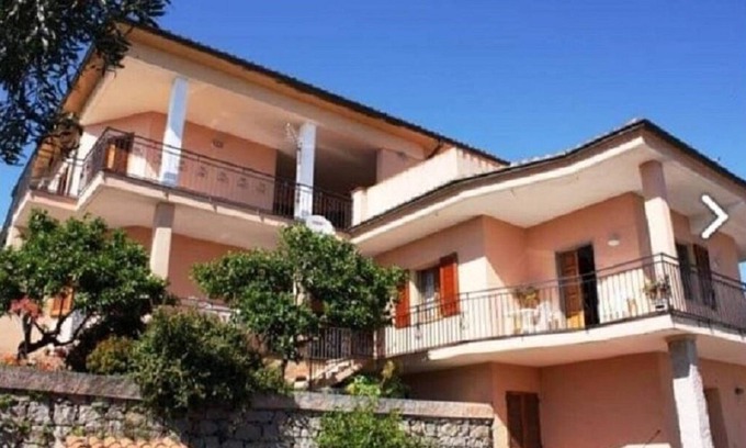 Arzachena House | Pet-Friendly Oceanfront Apartment with Kitchen & Breakfast