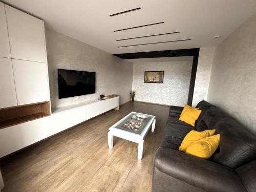 G.K. Bratya Miladinovi Apartment | Cozy Apartment 122: 4-Star Stay with Family-Friendly Amenities
