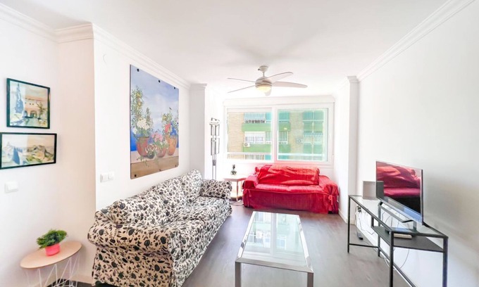 El Palo Apartment | Cozy Apartment Steps from El Palo Beach, Malaga