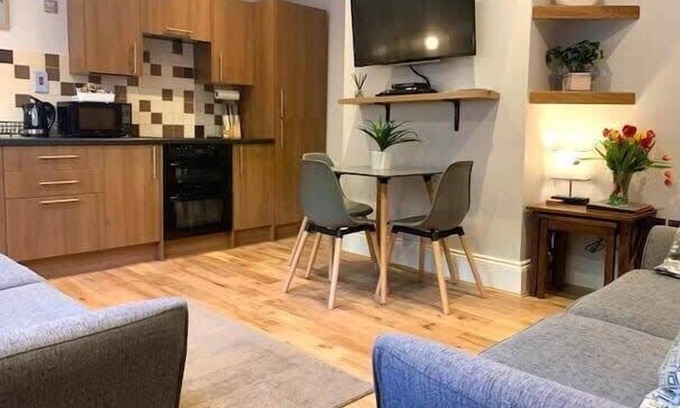 Muston House | Cozy Apartment 16 at The Moorings - Steps to the Beach