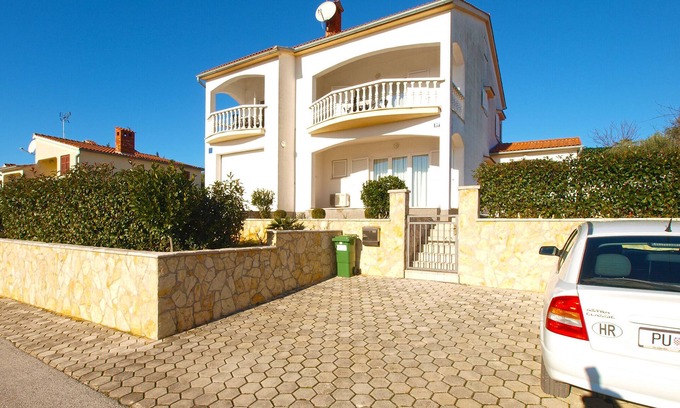 Musalez Apartment | Discover Apartment 1978: Pet-Friendly with Breakfast Options