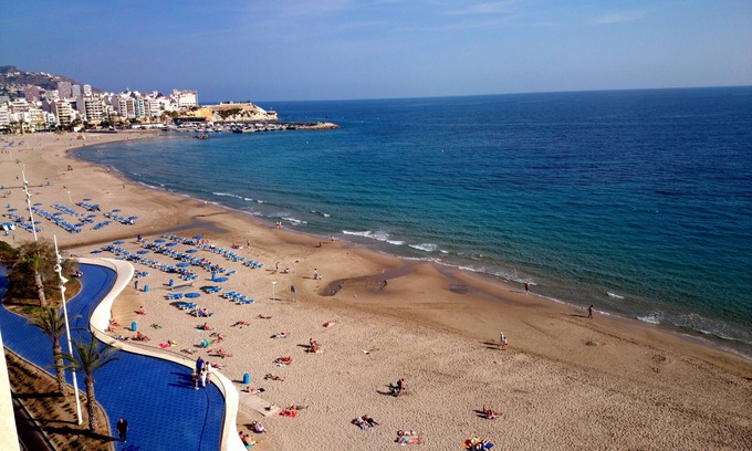 Benidorm Apartment | Beachfront Apartment in Benidorm with Ocean View & Pool