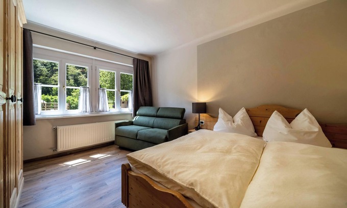 Nalles Apartment | Cozy Mountain View Apartment with Pool and Garden Access
