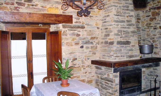 Fonsagrada Cottage | Cozy Apartment 2 Casa da Bastida with Spa and Pet-Friendly Options