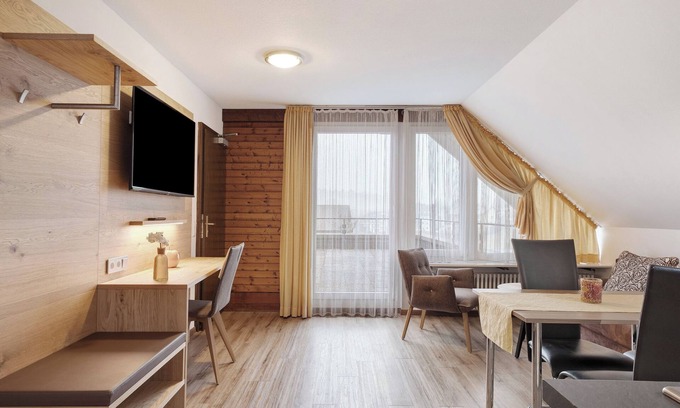 Uehlingen-Birkendorf Apartment | Apartment '2-zimmer- Nr 1' with Balcony and Wi-Fi