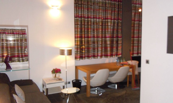 Les Cordeliers Apartment | Convenient Apartment 2 Minutes from Jacobin with Breakfast