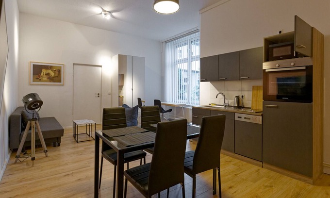 Friedrichshain Apartment | Stylish Apartment 2 by Warschauer Platz and Spree River
