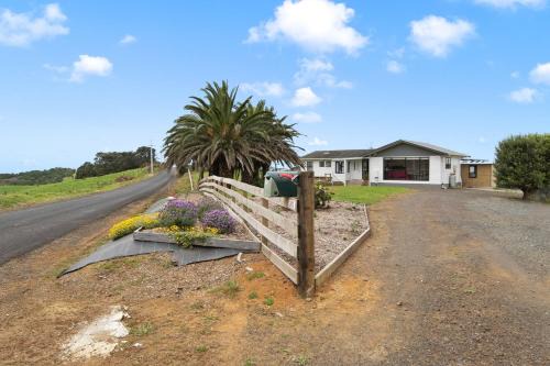 Awhitu Apartment | Guest Rated 10/10: Family-Friendly Apartment 2 Awaits