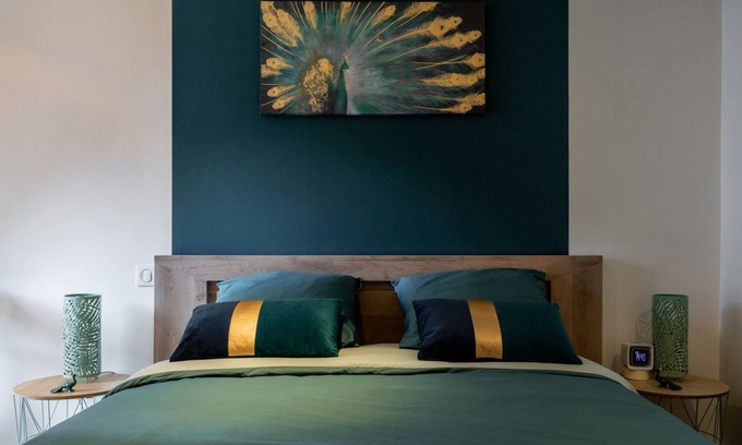 Annecy Old Town Apartment | Stylish Annecy Apartment with Lake View and Private Parking