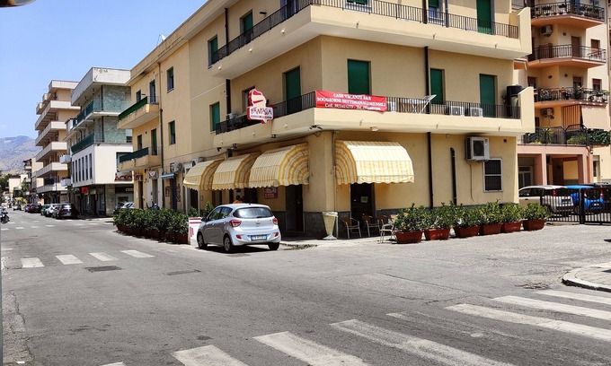 Pellaro Apartment | Cozy Retreat 200 Meters from the Beach with Ocean Views