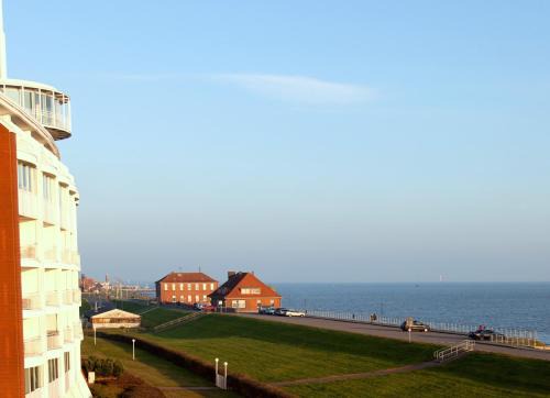 Innenhafen Apartment | Discover Apartment 22: Oceanfront Retreat with Top Ratings