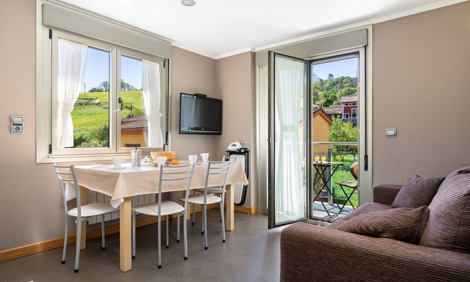 Cangas de Onis Apartment | Cozy 2ºd Apartment with Balcony, Wi-Fi & Spa Amenities