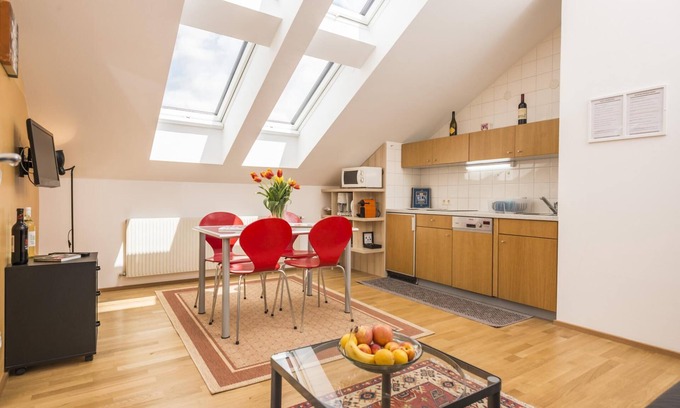 Hernals Apartment | Top Floor Apartment with Kitchen & Breakfast - Rated 9.6/10