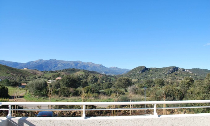 Oletta Apartment | Family-Friendly Apartment for 4-6 Guests with Kitchen Access