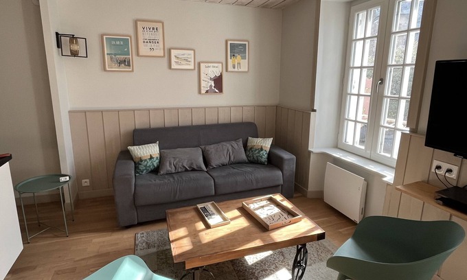 Saint-Briac-sur-Mer Apartment | Family-Friendly Apartment for 4-6 Guests with Kitchen