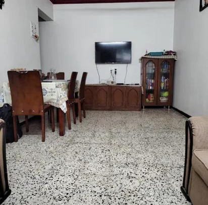Malihabad House | Cozy Retreat: Pet-Friendly Apartment for 4-Night Stays