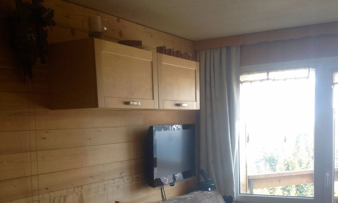 Avoriaz Apartment | Cozy Apartment with Terrace and Private Pool Awaits You
