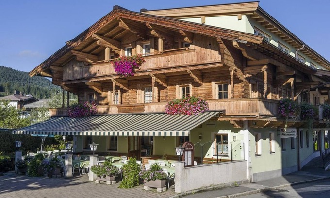 Ellmau Apartment | Comfortable Apartment 4 SR Kaiserblick with Family-Friendly Amenities
