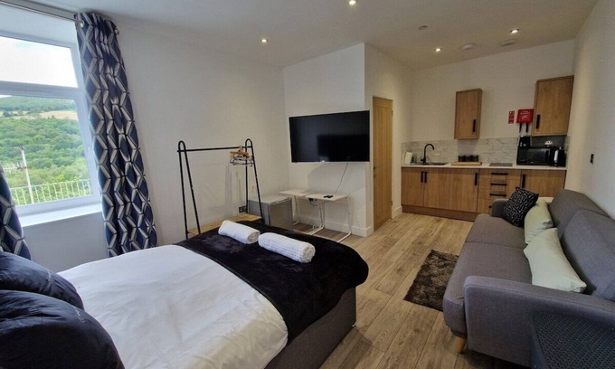 Mountain Ash Apartment | Cozy Apartment 4 Tynte Hotel - Family-Friendly Getaway