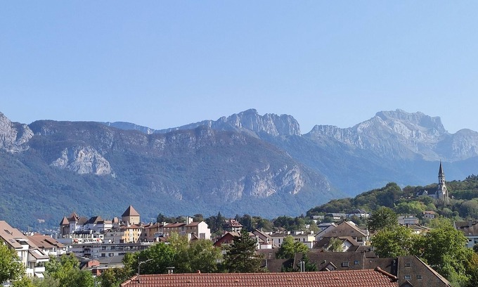 Cran-Gevrier Apartment | Cozy Apartment with Scenic Views, Just Steps from the Center