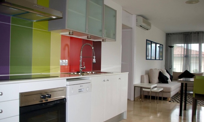 L'Estartit Apartment | Pool View Apartment for 5 - Rated 10/10 with Great Amenities