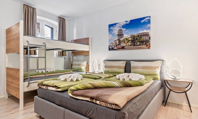 Rheinhausen Apartment | Apartment '5 Mit 1 Schlafzimmer' with Shared Terrace and Wi-Fi