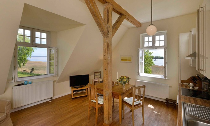 Grubnow Apartment | Scenic Apartment 5 with Relaxing Lake View - Gut Grubnow Rügen