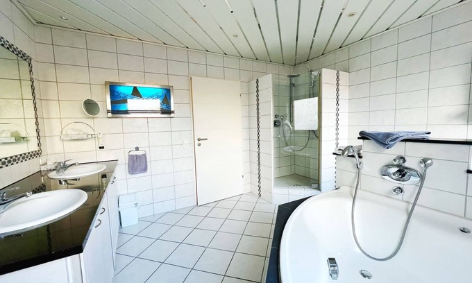 Waggershausen Apartment | Spacious Apartment with Balcony and Child-Friendly Amenities