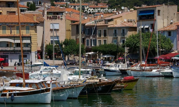 Cassis Apartment | Oceanfront Apartment with Sea View and 9.8/10 Guest Rating