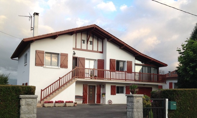 Saint-Jean-Pied-de-Port Apartment | apartment 80 m2 in house at the gates of saint jean pied de port