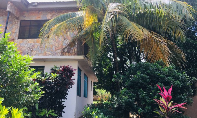 Kwabenyan Apartment | Spacious Apartment for 8 with Free Breakfast Included