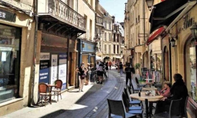 Sainte-Therese Apartment | Apartment 80 m², 2 bedrooms, Caen center, private parking, balcony, elevator,