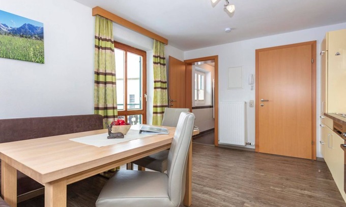 Hinterthal Apartment | Cozy 1-Bedroom Apartment - Haus Fersterer with Kitchen
