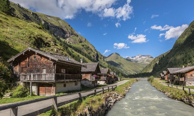 Seblas House | Relaxing Retreat at Apartment Alpine Superior with Spa & Kitchen