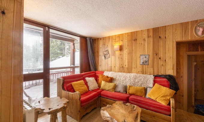 Arc-2000 Apartment | Mountain-View Apartment 'Arc 2000' with Balcony Retreat
