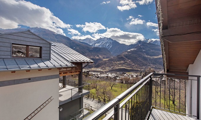 Saint-Pierre Apartment | Apartment 'A1' with Mountain View, Shared Garden and Wi-Fi
