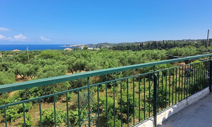 Kompi Apartment | Cozy Apartment by Peroulia Beach with Scenic Ocean Views