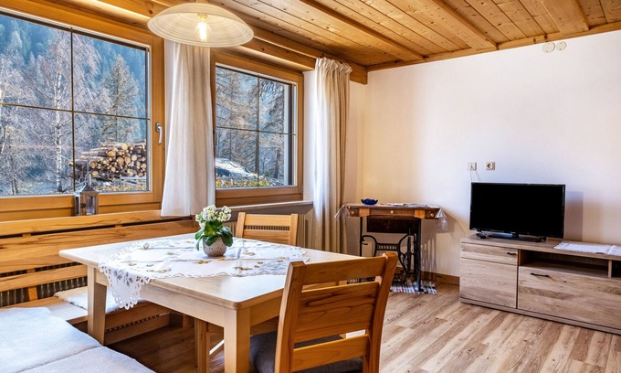 Ultimo Apartment | Cozy 'Adlerhorst Amsel' Apartment with Garden & Wi-Fi