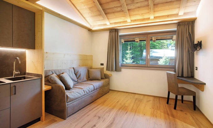 Livigno Apartment | Mountain View Apartment with Shared Garden & Wi-Fi Access